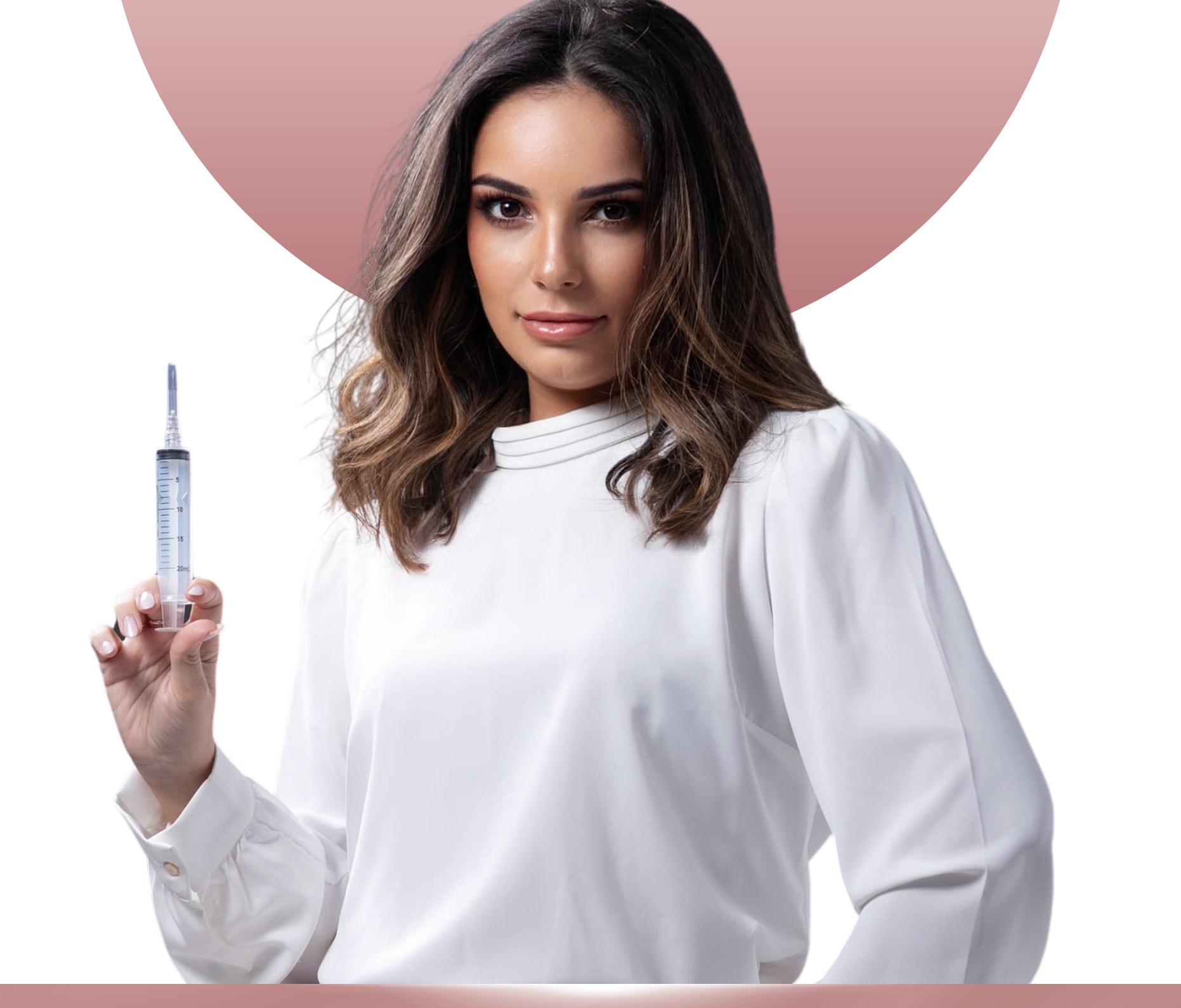 Profissional da Clínica Thaís Melo em uniforme branco
